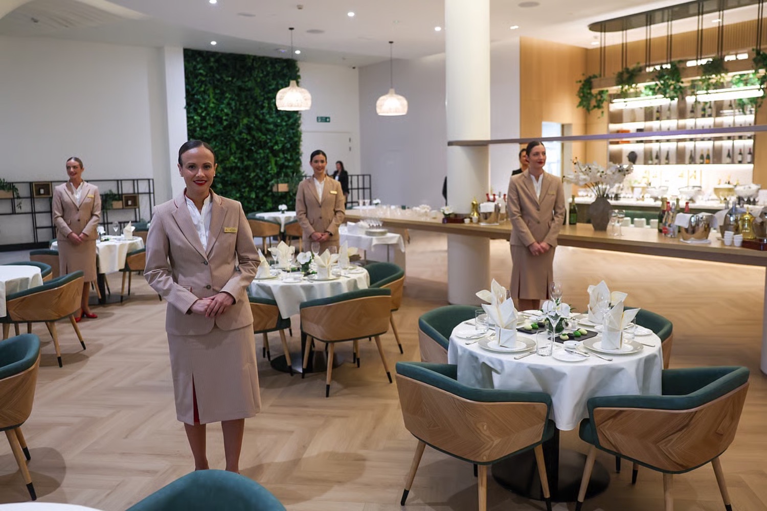 Inside Emirates' Secret 7-Star Training Center in Dubai | Die Geissens Real Estate | Luxus Immobilien mit Carmen und Robert Geiss – Die Geissens in Dubai